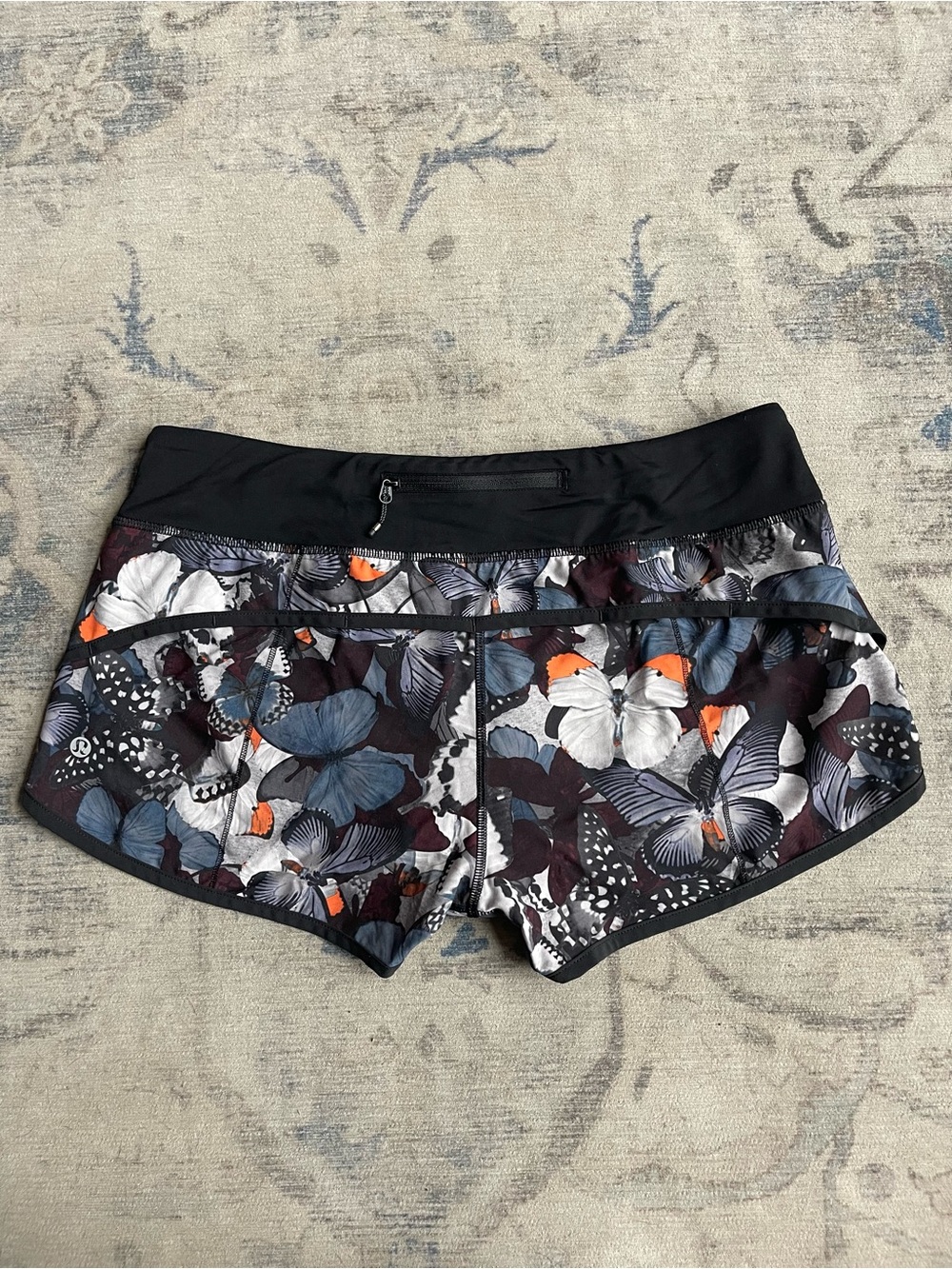 Lululemon Speed Shorts Size 8 Biggie So Fly Butterfly Pizzaz Multi Black